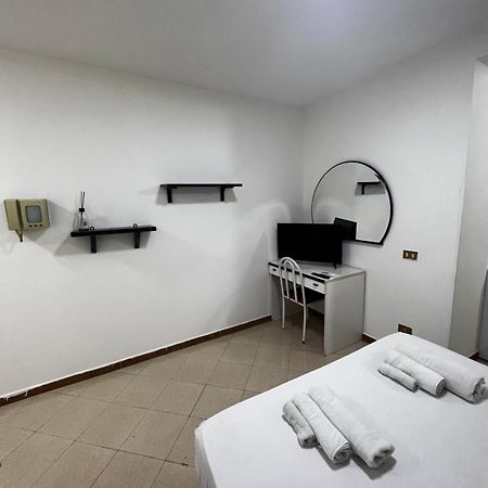 1 Room Apartment Near By Central Train Station Palermo Eksteriør bilde
