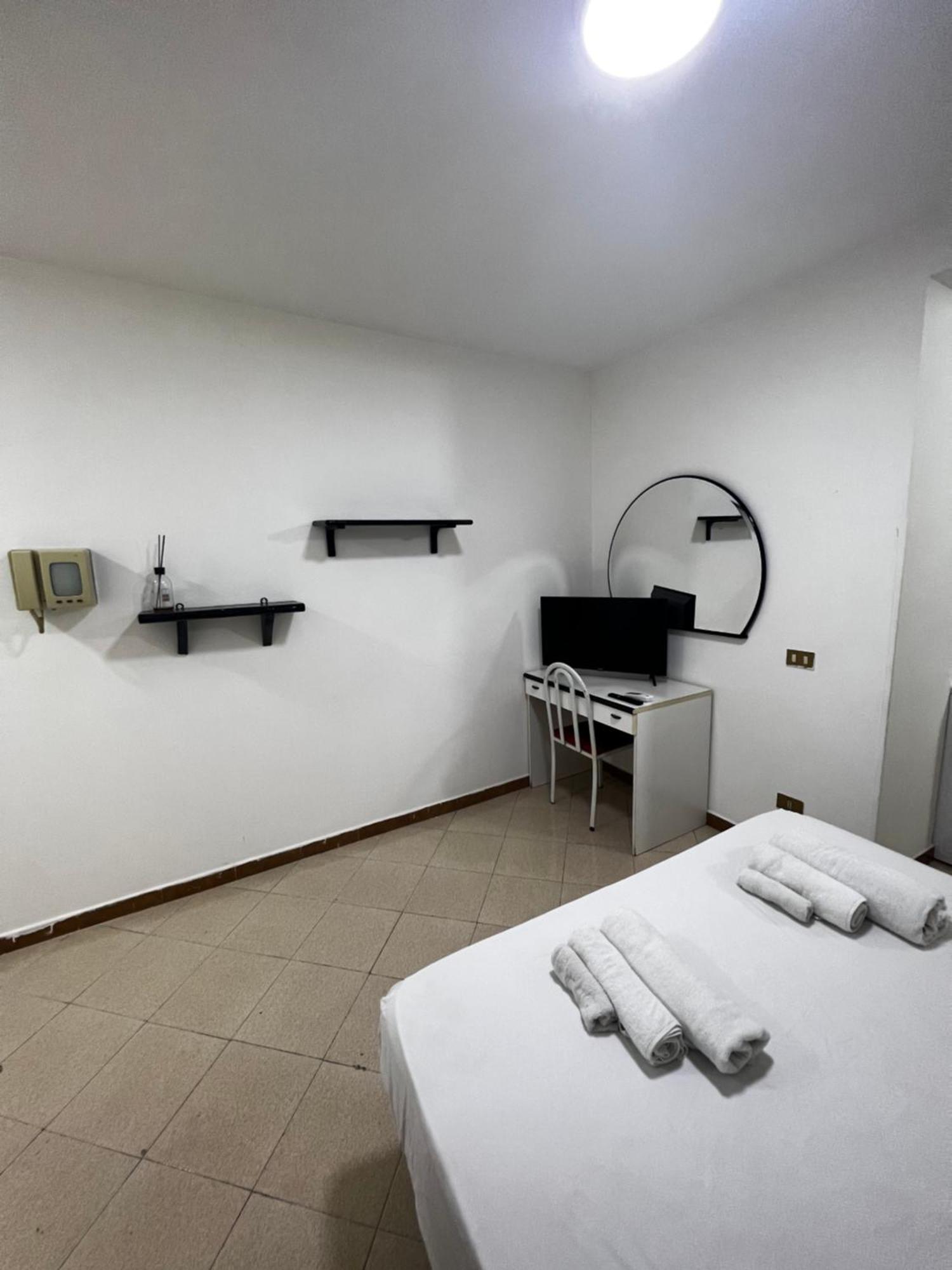 1 Room Apartment Near By Central Train Station Palermo Eksteriør bilde