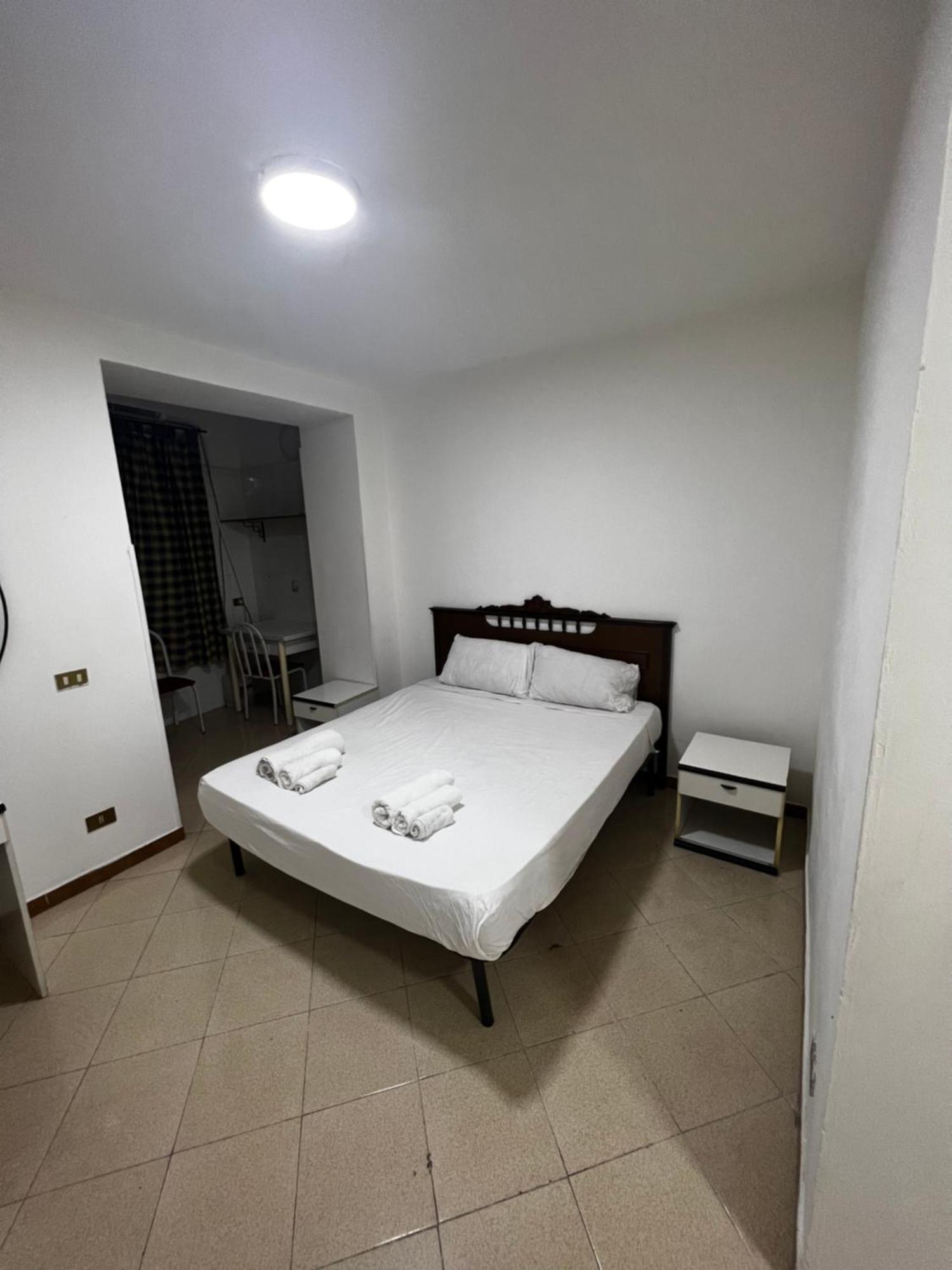 1 Room Apartment Near By Central Train Station Palermo Eksteriør bilde